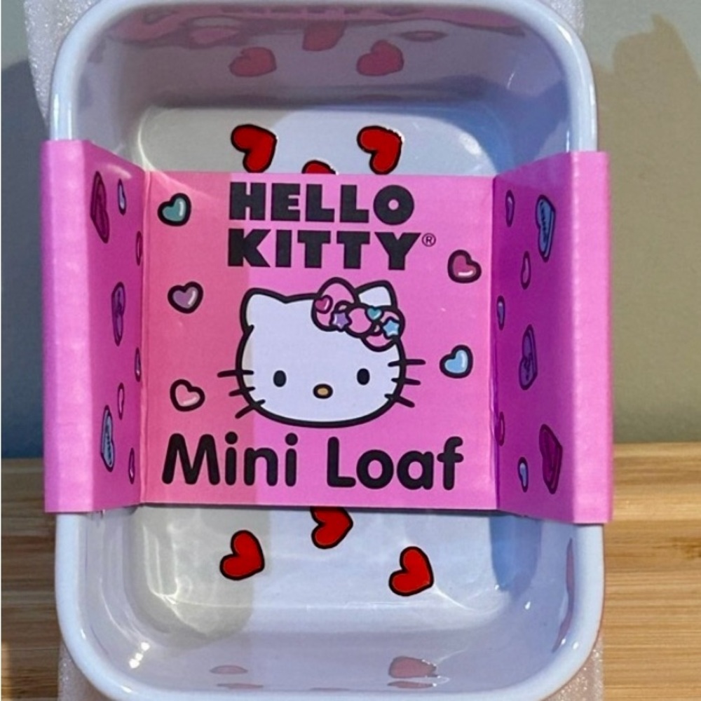 Brand New Hello Kitty Hearts 2 Mini Loaf Pans - Picture 5 of 6